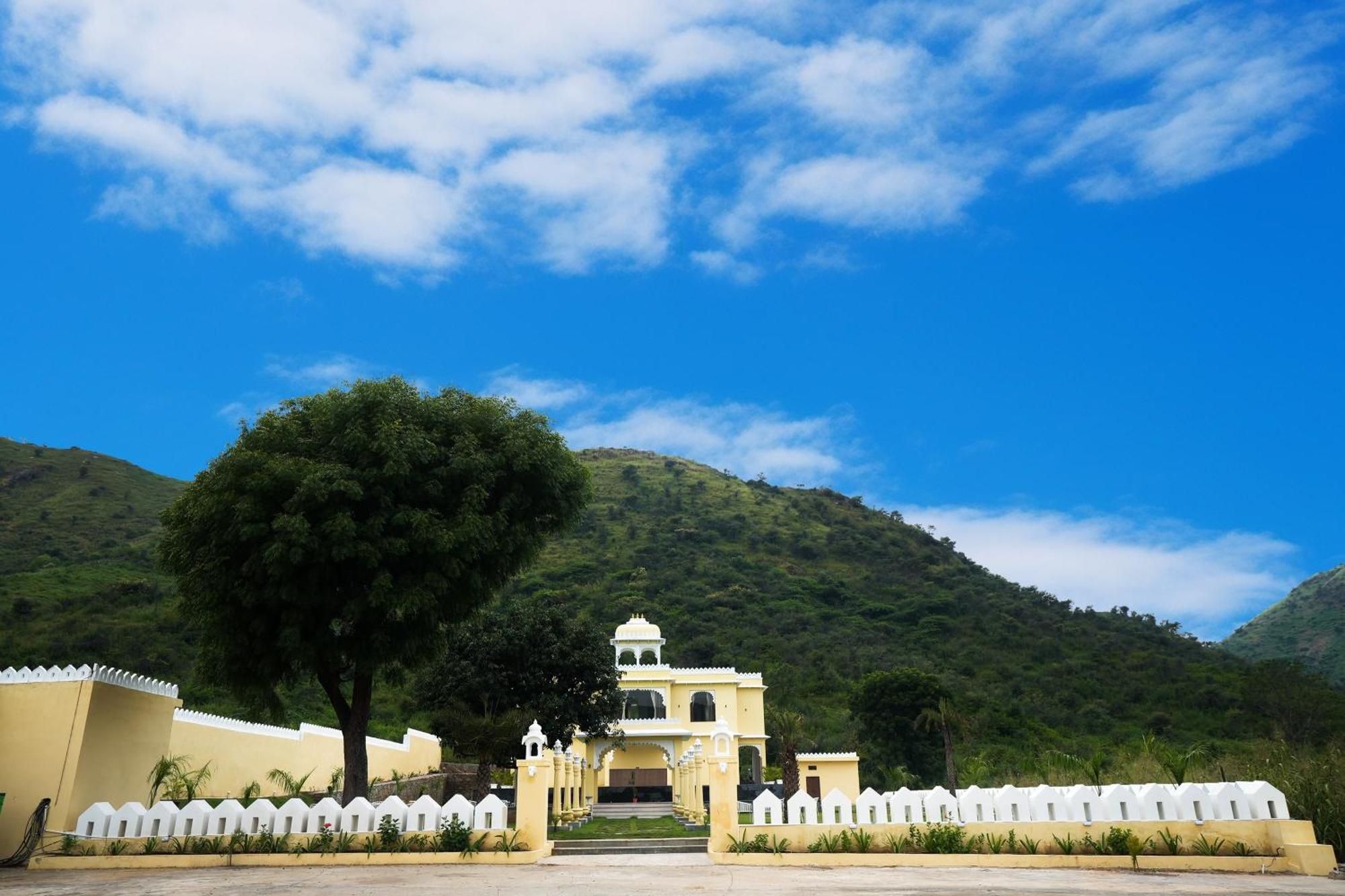 Maangarh Resorts Udaipur Exterior photo